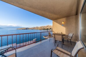 Outdoor dining - GrandView 404 -2 Bedroom Waterfront condo (Chelan)