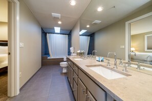 Hair dryer, towels - GrandView 404 -2 Bedroom Waterfront condo (Chelan)