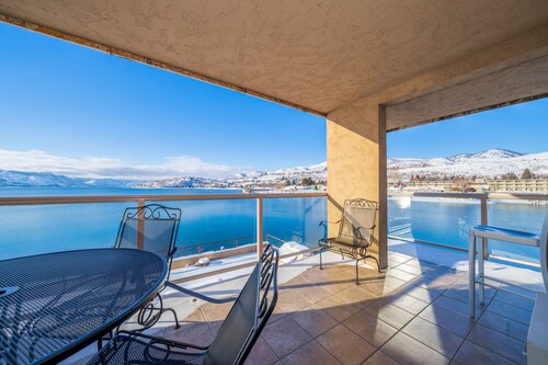 Grandview 528 2 Bedroom Waterfront condo
