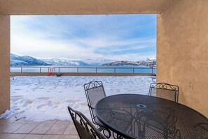 Outdoor dining - Grandview Lake View 517! Luxury Waterfront condo, sleeps up to 6! (Chelan)