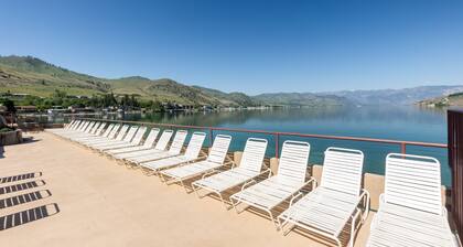 Grandview 625 Waterfront condo on Lake Chelan