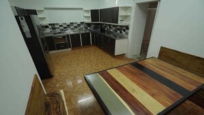 Ảnh chưa phân loại, 5 trong số 12 ảnh, nút