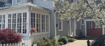 Sophisticated Charmer with Parking & Views of the USNA Chapel Dome