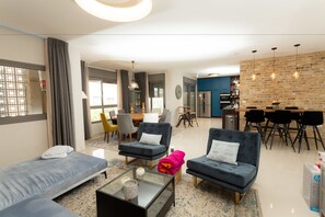Deluxe Apartment, 3 Bedrooms | Living room