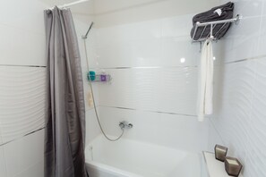 Deluxe Apartment, 3 Bedrooms | Bathroom shower - Museum Residence Brand New Apt (Jerusalem)