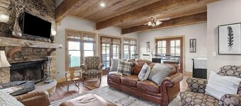 4th Weeknight Free in Jan. & Feb. 2024! 20 min. From Downtown Chattanooga!