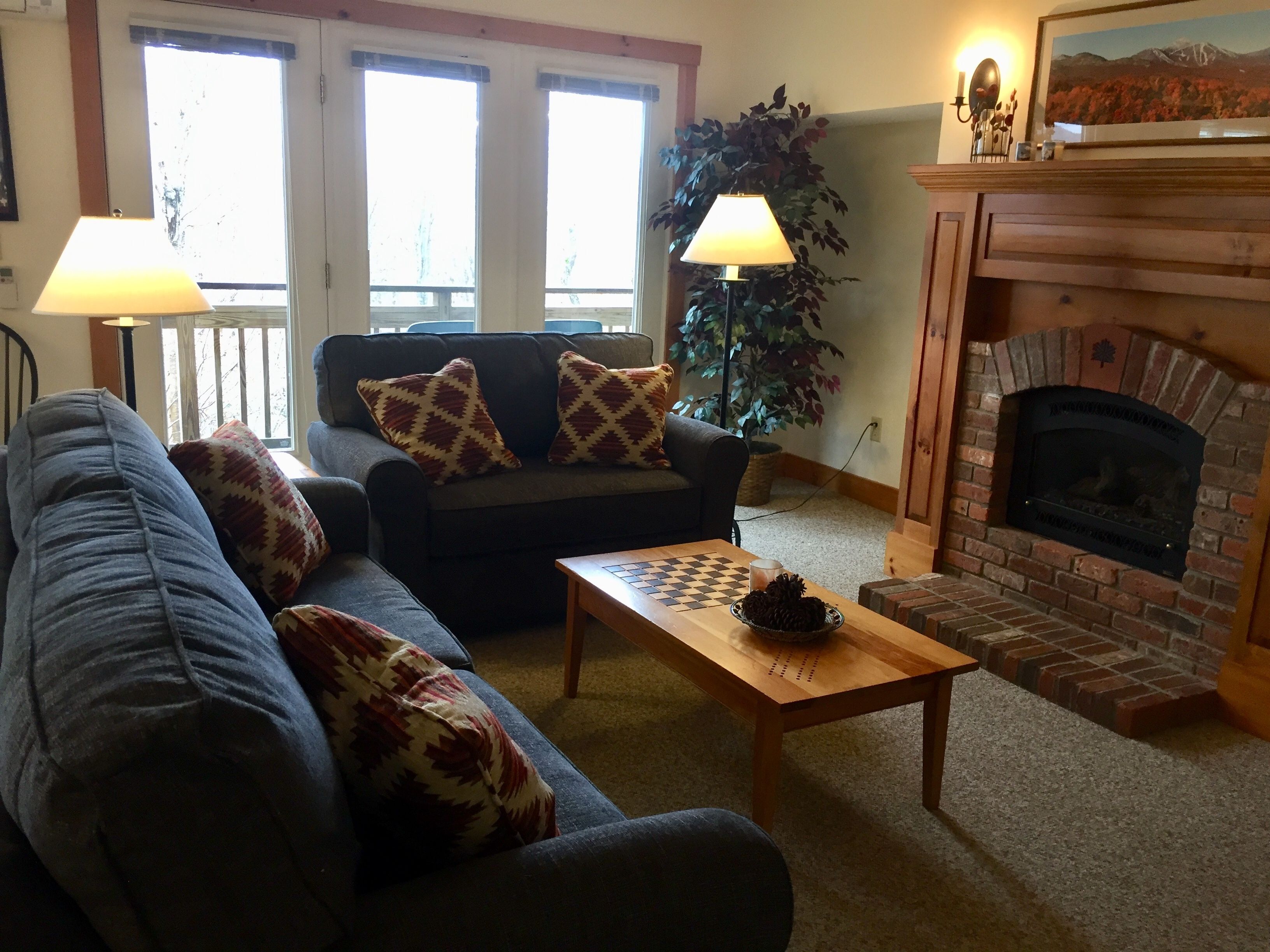 Una Smart TV, una chimenea