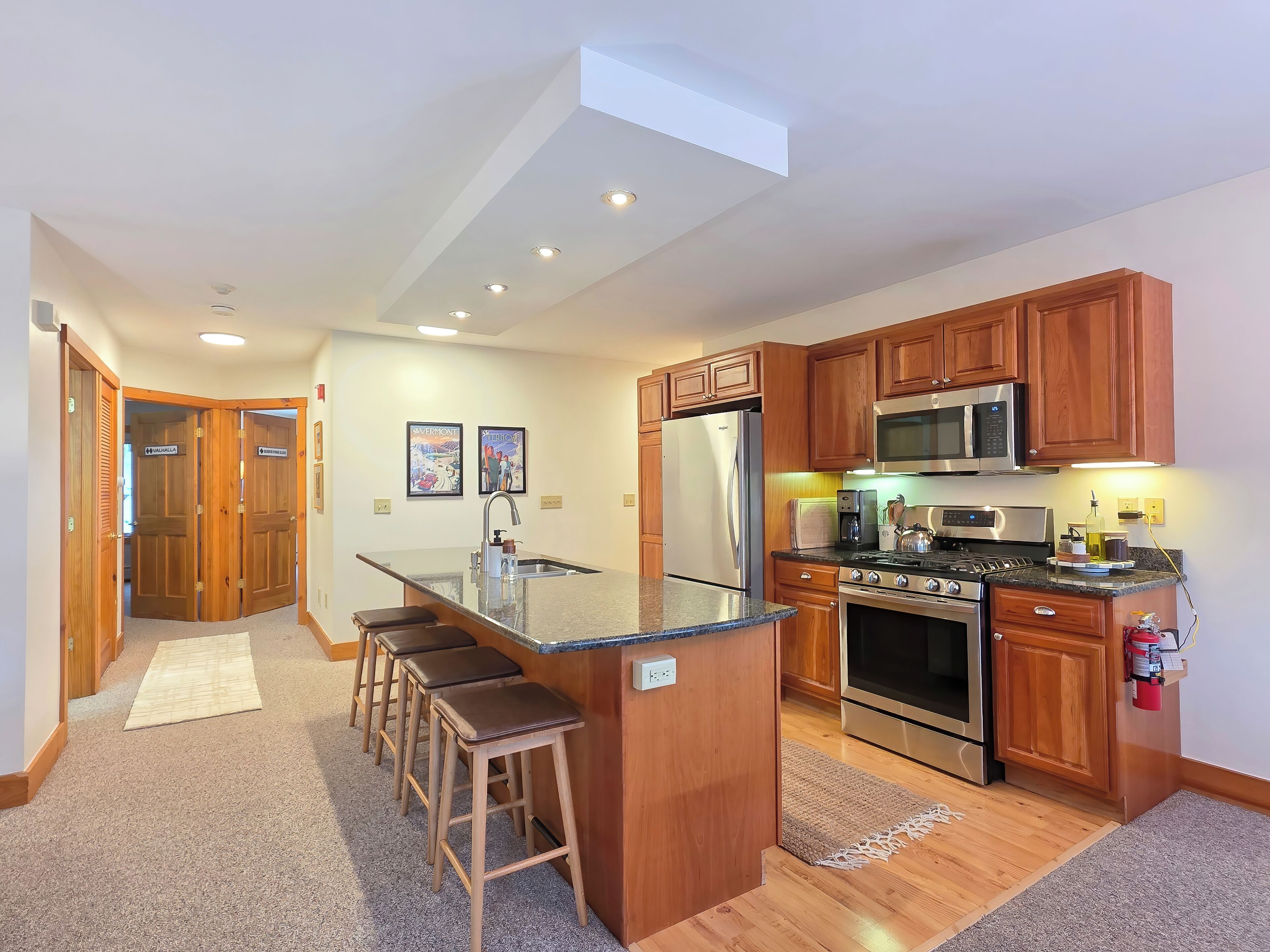 雪櫃、微波爐、焗爐、爐具