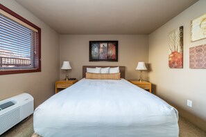 Free WiFi, bed sheets - Grandview 207- Second Floor Condo (Chelan)