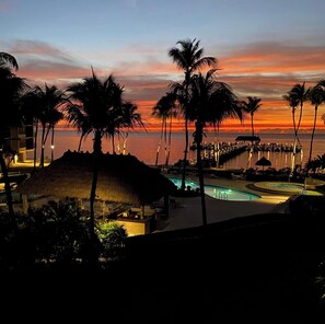 Outdoor pool, a heated pool - BOOK YOUR DREAM VACATION at  BEACON REEF - JANUARY OPEN DEAL (Islamorada)