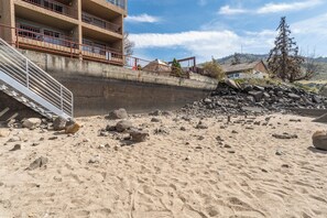 Property grounds - Grandview 523 Waterfront condo on Lake Chelan (Chelan)