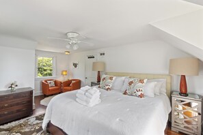 4 bedrooms, desk, iron/ironing board, travel cot - Water front home on the Cohansey River (Bridgeton)