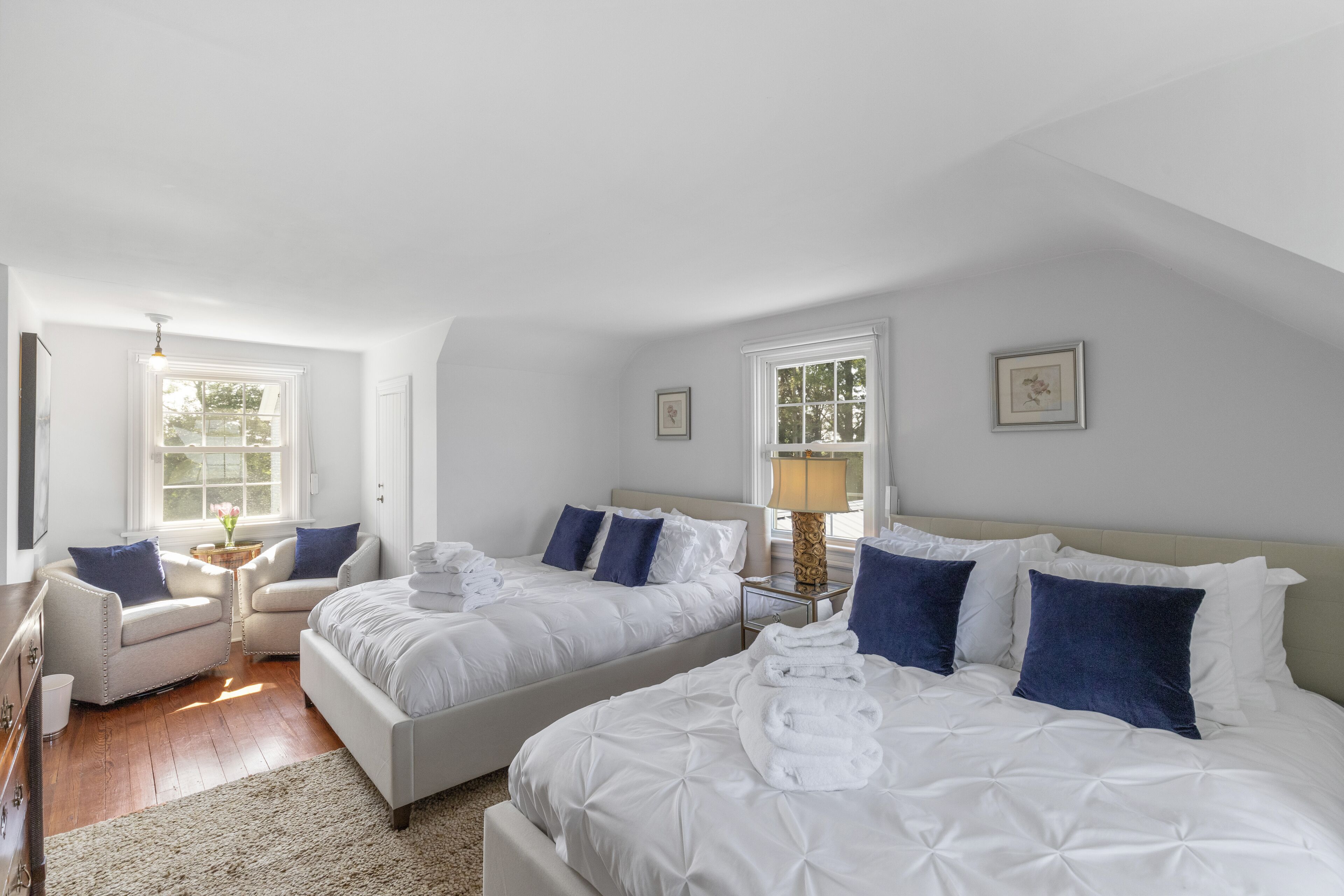 4 bedrooms, desk, iron/ironing board, travel crib