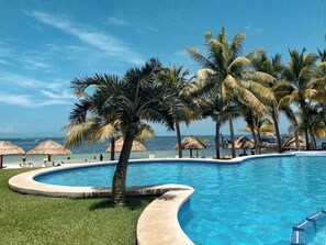 Outdoor pool - CANCUN BEACHFRONT CONDOS - GREAT VIEWS (Cancun)