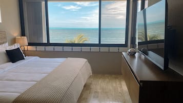 2 bedrooms, in-room safe, desk, iron/ironing board