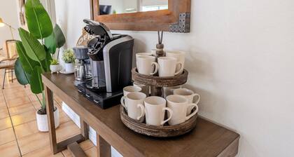 Private 20 Acres-HotTub-Pool-Overlooks-Family Reunions-Micro Weddings!