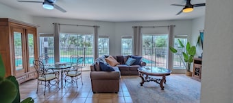 Private 20 Acres HotTub Swimming Pool Overlooks Family Reunions Micro Weddings!