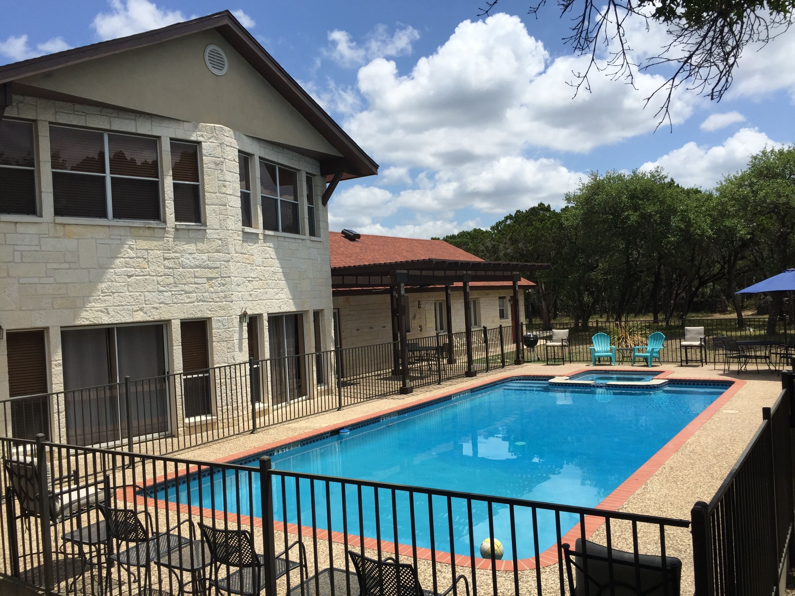 Private 20 Acres HotTub Swimming Pool Overlooks Family Reunions Micro Weddings!