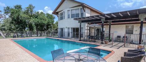 حمّام سباحة خارجي