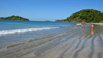 Beach nearby, sun-loungers, beach towels