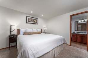 2 bedrooms, free WiFi, bed sheets - GrandView 204 - Luxury 2 Bedroom Waterfront Condo (Chelan)