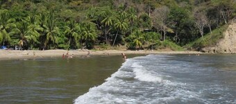 Spacious 3 Bedroom House near Curu & Isla Tortuga