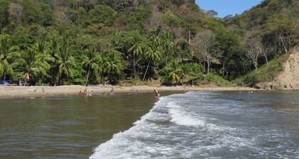 Spacious 3 Bedroom House near Curu & Isla Tortuga