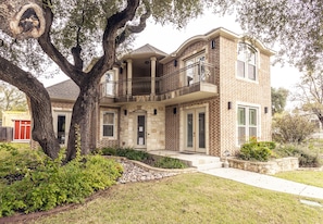 Exterior detail - Huge Home in Downtown ATX/Large Groups Welcome/Walk Everywhere!!! (Austin)
