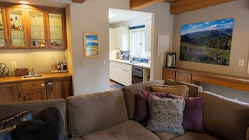 Smart TV, fireplace, DVD player, books