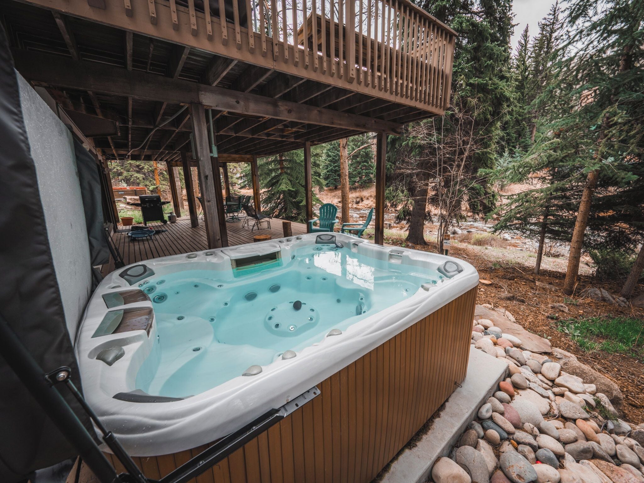 Outdoor spa tub
