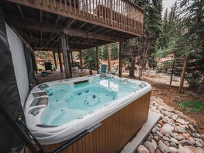 Outdoor spa tub - Entire 7BR House on Gore Creek · Walk to Both Villages · Hot Tub · Sleeps 16 (Vail)