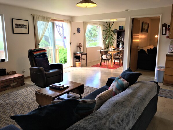 TV, fireplace, DVD player