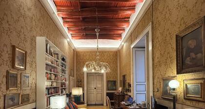 APT EXCLUSIF avec TERRASSE dans le palais aristocratique du XVIe siĂšcle dans le centre historique