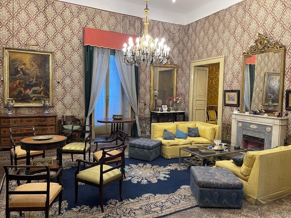 Interior - The Exclusive PRINCE MANSION with Panoramic TERRACE. Historical Center! (Naples)