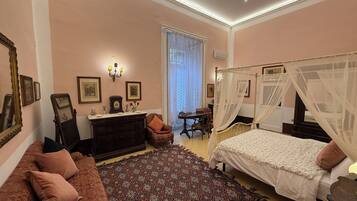 2 chambres, bureau, fer et planche Ă repasser, lit parapluie