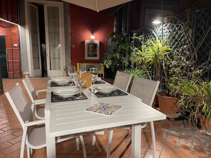Outdoor dining