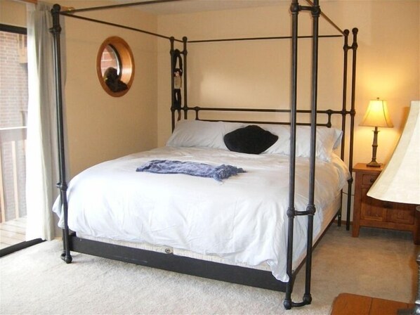 1 bedroom, desk, iron/ironing board, free WiFi - Luxury and location, King & Queen pillow, fireplace, whirlpool tub (Frisco)