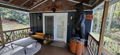 On Babbling Brook - Hot Tub - Grill - Fireplace - WiFi - Fenced - Pets OK