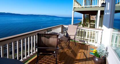 3, 6 or 12 month options, close to Seattle, dining, shopping-Waterfront beauty