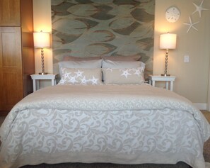 Strykjärn/strykbräda, wi-fi och sängkläder