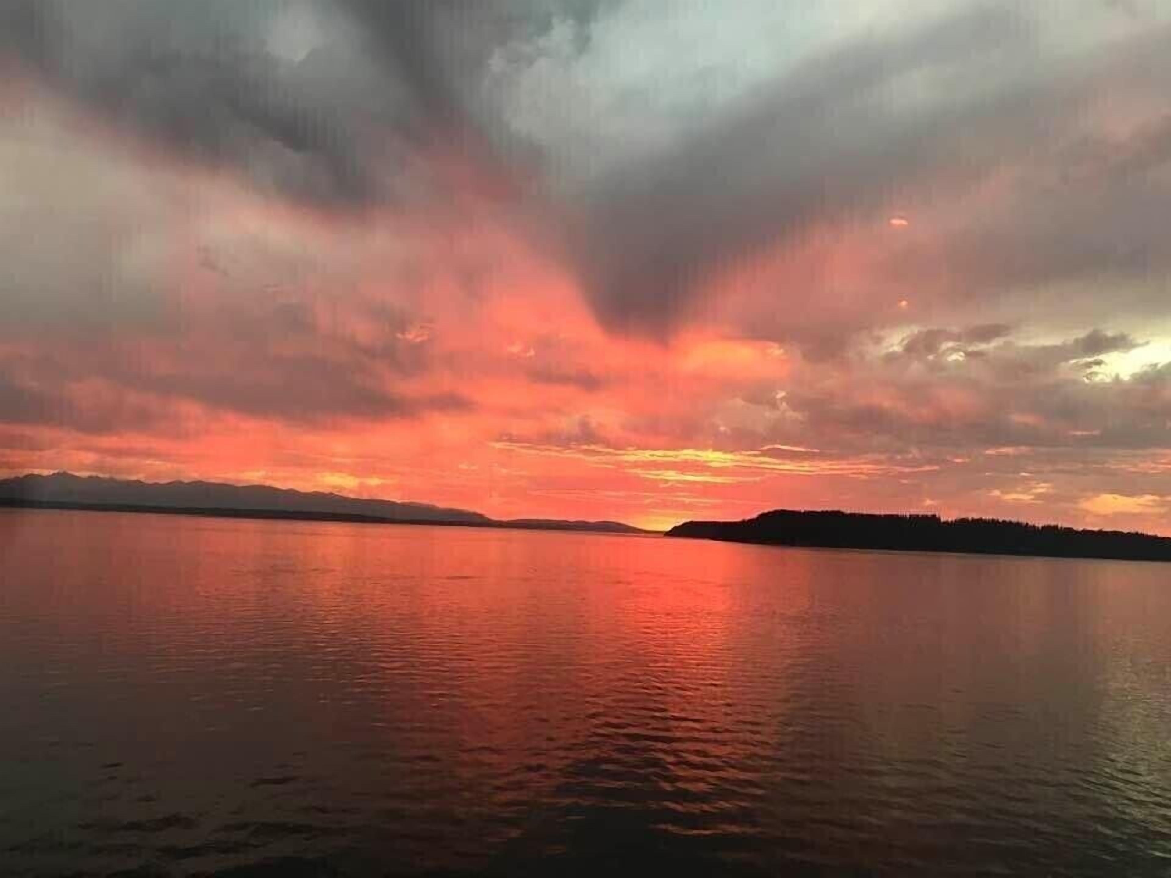 3, 6 or 12 month options, close to Seattle, dining, shopping-Waterfront beauty