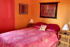2 habitaciones, escritorio, tabla de planchar con plancha y wifi gratis 