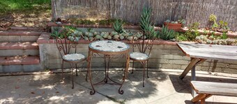 Country Cottage with hilltop views - Families and Pets welcome!