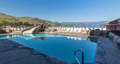 Grandview 526 Waterfront condo on Lake Chelan