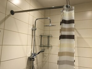 Appartement Supérieur, 2 chambres, vue montagne, côté jardin | Salle de bain