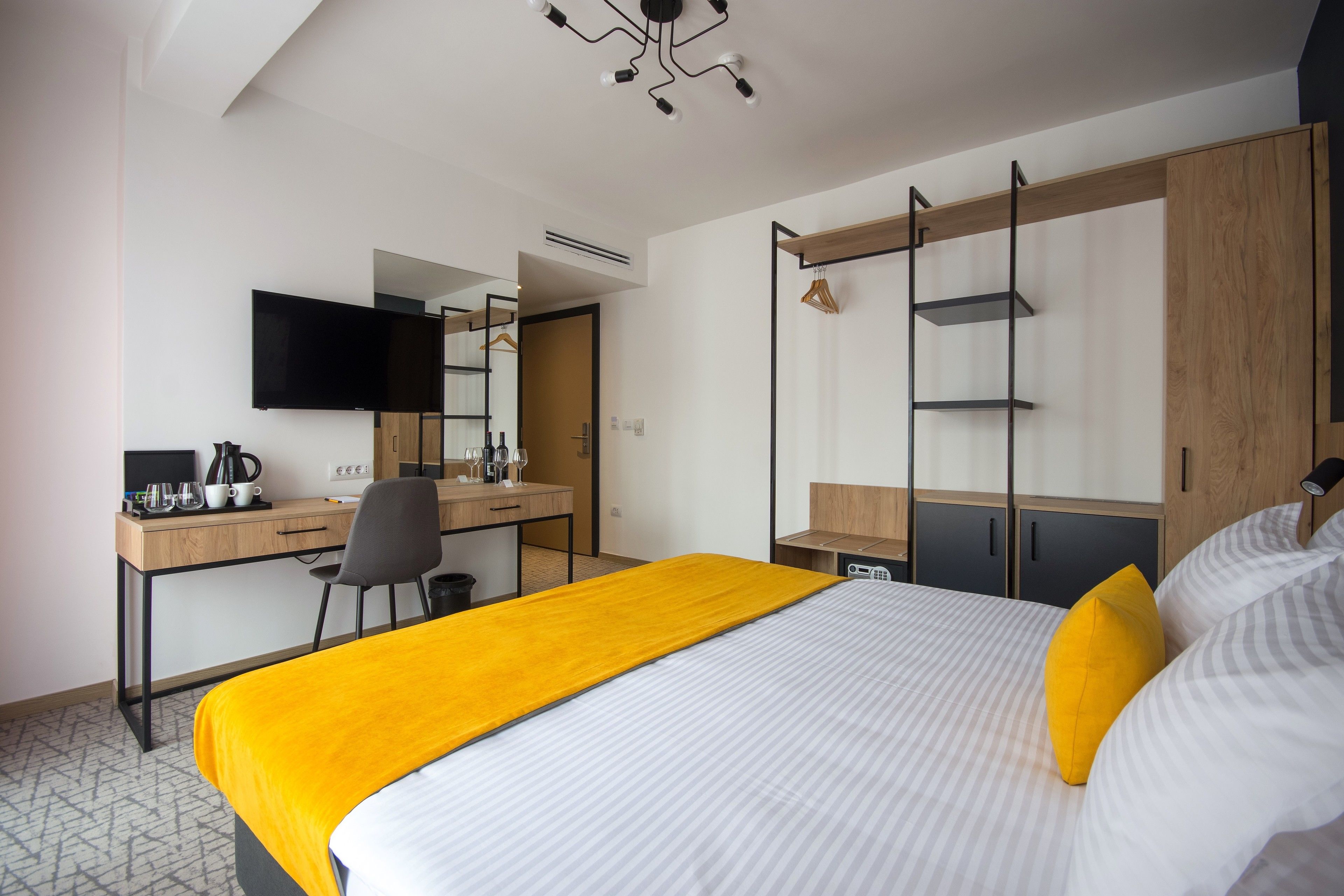 standard room, city view | egyptian cotton sheets, premium bedding, memory-foam beds, minibar