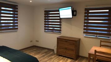 Double Room | In-room safe, desk, soundproofing, iron/ironing board