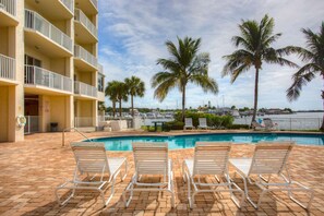 Unclassified image, 4 of 49, button