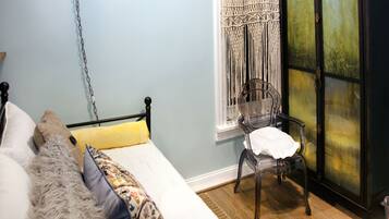 4 bedrooms, desk, iron/ironing board, free WiFi