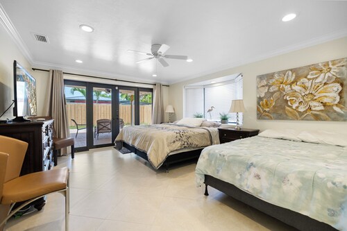 PRIVATE ISLAND HOME WITH POOL & WALK TO PRIVATE BEACH - GUEST FAVORITE! Must see